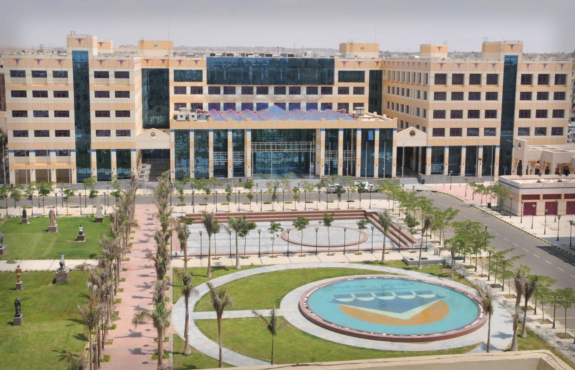 الدراسة في جامعه 6 اكتوبر للوافدين